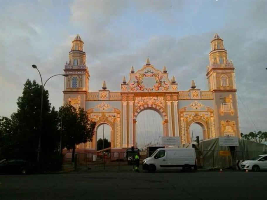 Puerta De San Juan Appartement Sevilla Buitenkant foto